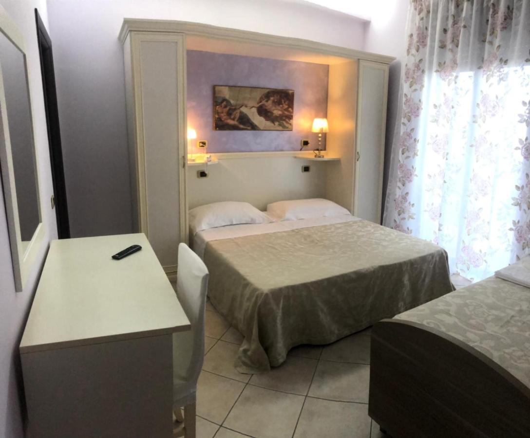 Pensione Degli Ulivi Porto SantʼElpidio Exterior foto