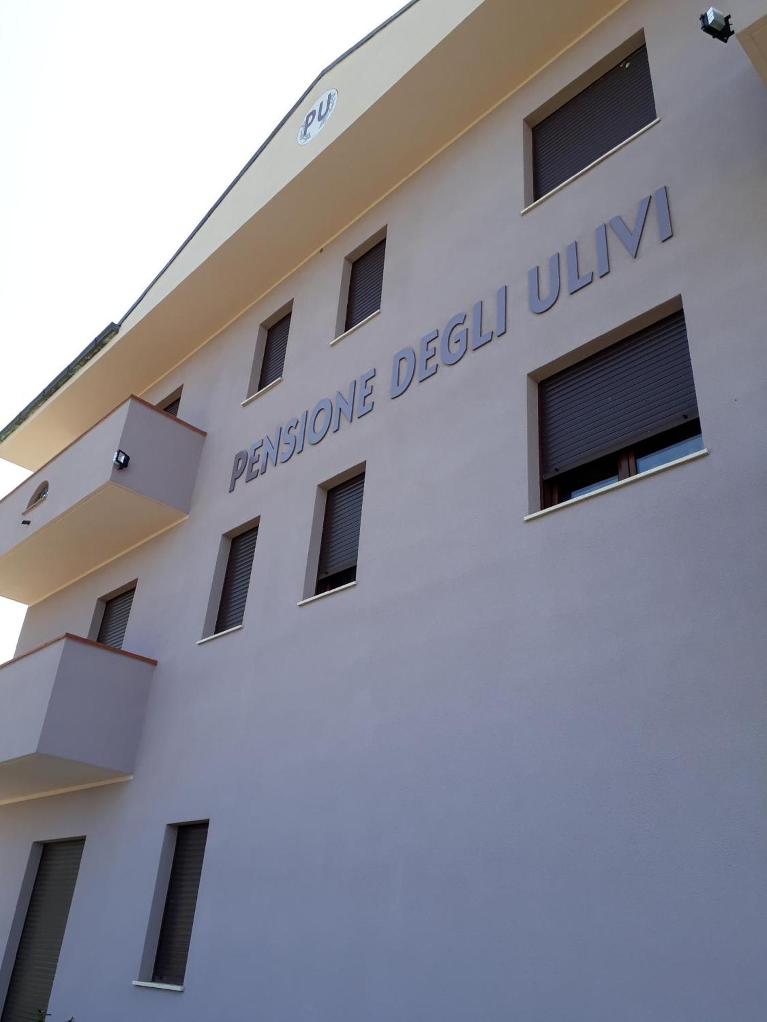 Pensione Degli Ulivi Porto SantʼElpidio Exterior foto