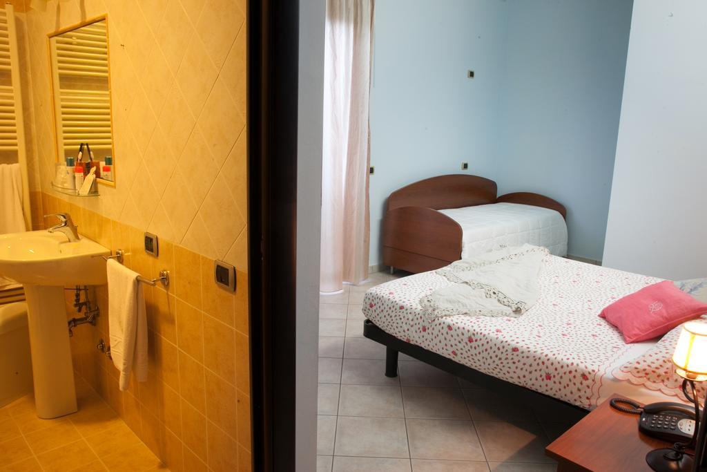 Pensione Degli Ulivi Porto SantʼElpidio Cameră foto